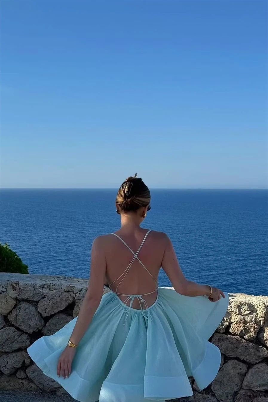 Romantic Blue Spaghetti-Straps V-Neck Sleeveless Homecoming Dresses Mini With Criss-Cross Back