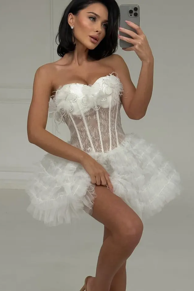Elegant White Sweetheart Strapless Sleeveless Tulle Lace Homecoming Dresses Mini With Pleats