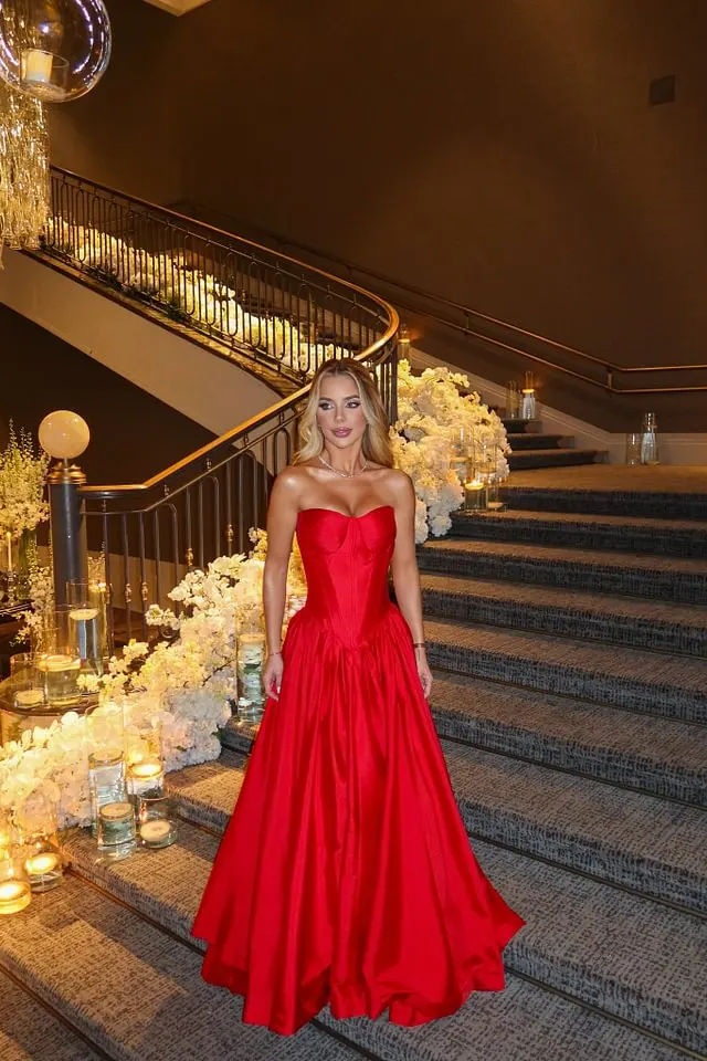 Luxurious Red Sweetheart Strapless Sleeveless Satin Wedding dresses A-Line With Zipper Pleats
