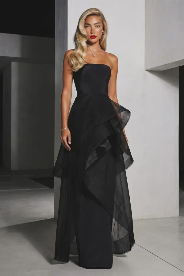 Romantic Black Strapless Sleeveless Satin Wedding dresses Floor Length With Pleats