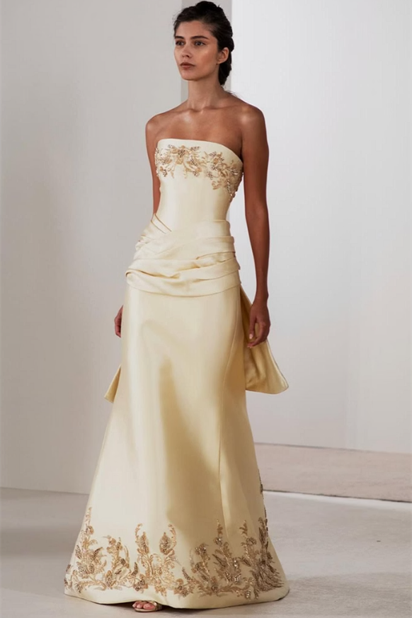 Unique Daffodil Strapless Sleeveless Satin Prom Dresses Floor Length With Zipper Pleats