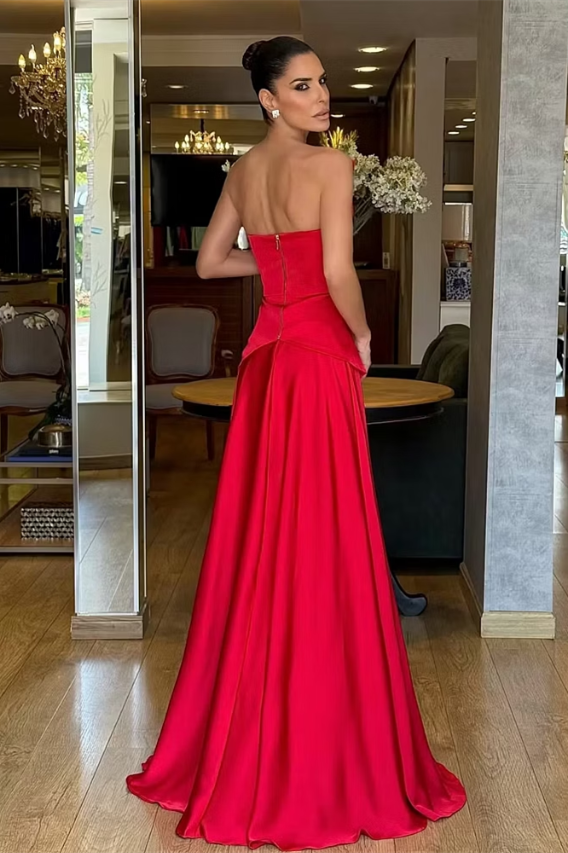 Unique Red Strapless Sleeveless Satin A-Line Prom Dresses Floor Length With Zipper Pleats