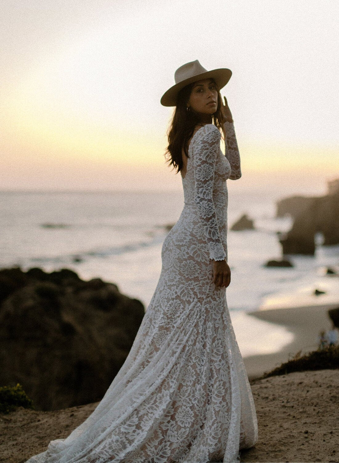 Boho Garden Lace Trumpet Mermaid Fitted Long Sleeves Wedding Dresses Court Train-Showprettydress