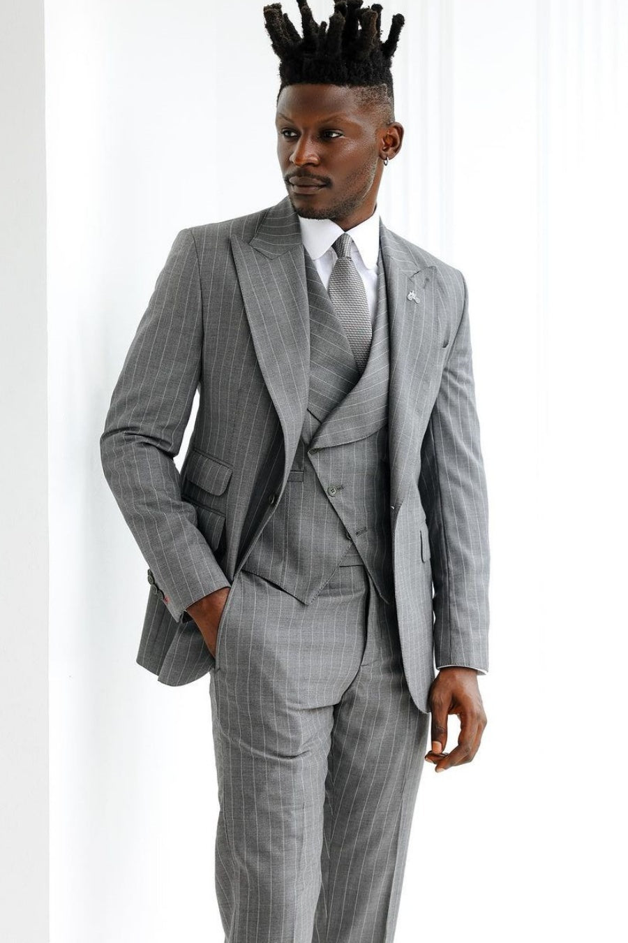 Gray Striped Peaked Lapel 3-Piece Prom Suit