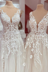 Charming Long A-Line V-neck Appliques Lace Tulle Wedding Dress-showprettydress