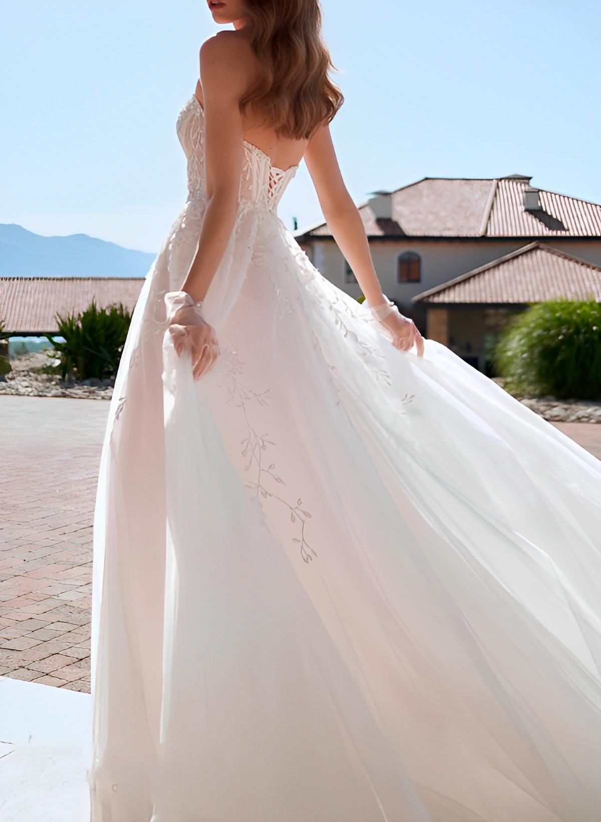 Chic A-line Strapless Sleeveless Court Train Tulle Wedding Dresses Front Split-Showprettydress