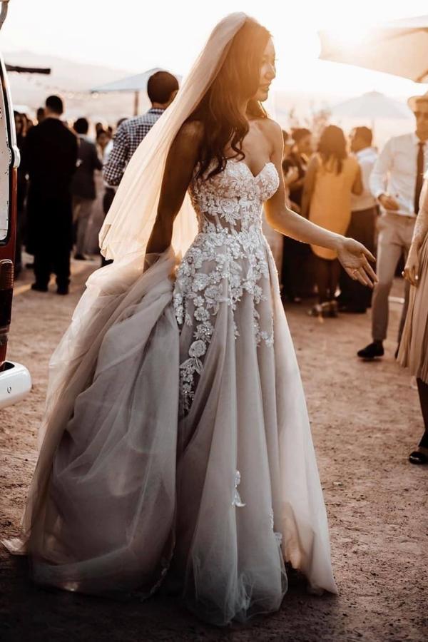 Chic Long A-line Sweetheart Lace Tulle 3D Floral Wedding Dress-showprettydress