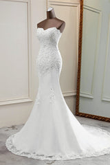Chic Long Mermaid Strapless Lace Appliques Wedding Dress-showprettydress