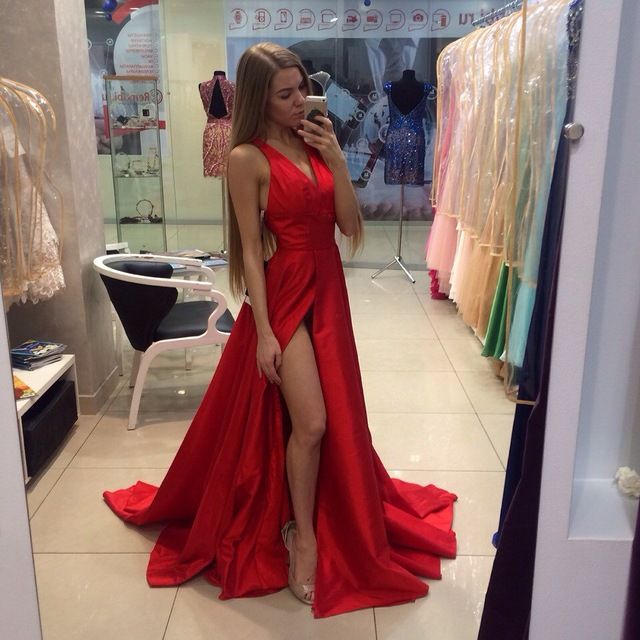 Chic Side Slit Prom Dresses V-neck Stretch Satin Evening Gowns-showprettydress