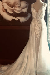 Classic Double V Neck Floral Lace Wedding Bridal Gowns Sweep Train-showprettydress