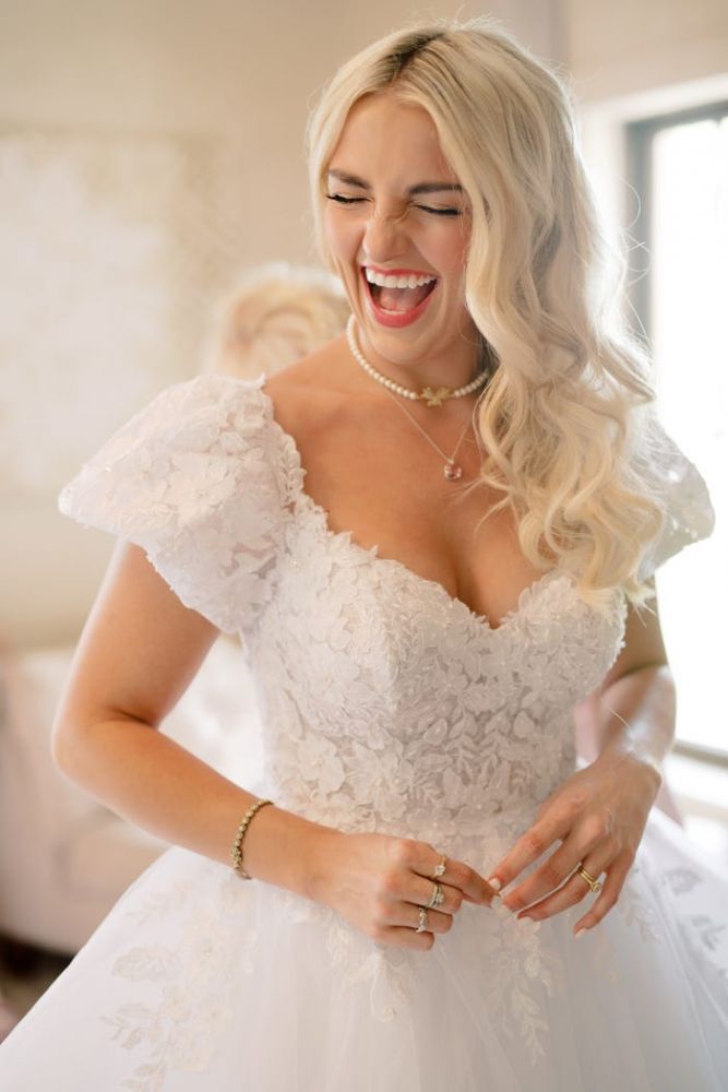 Classic V Neck Short Sleeve A line Wedding Dress White Appliques-showprettydress