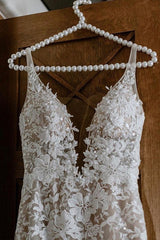 Classic V Neck Spaghetti Straps Mermaid Wedding Gown Floral Lace Dress for Bride-showprettydress