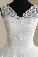 Classic White V neck Sleeveless Ball Gown Lace Wedding Dress-showprettydress