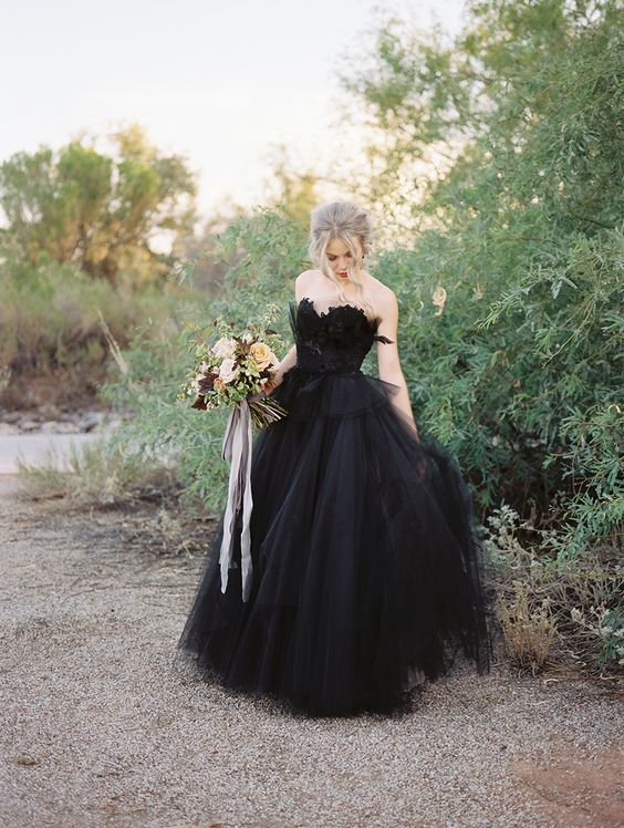Classy Long Princess Sweetheart Open Back Tulle Black Wedding Dress with Lace-showprettydress