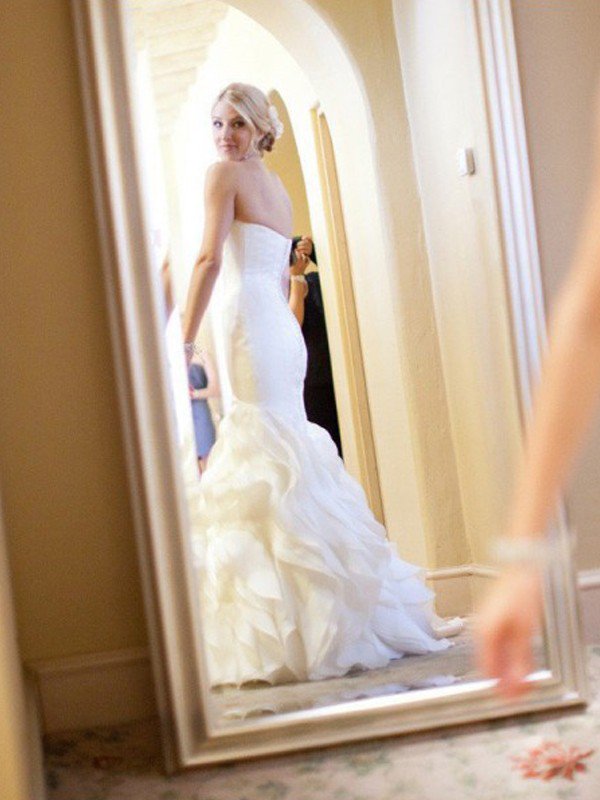 Court Train Mermaid Sleeveless Sweetheart Ruffless Satin Wedding Dresses-showprettydress