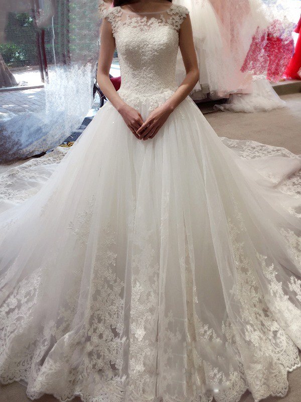 Court Train Sleeveless Tulle Ball Gown Bateau Applique Wedding Dresses-showprettydress