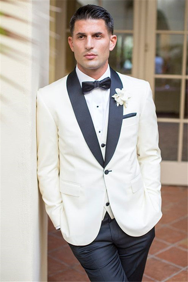 Design White Groomsmen Suits Bespoke Three Pieces Wedding Tuxedos-showprettydress