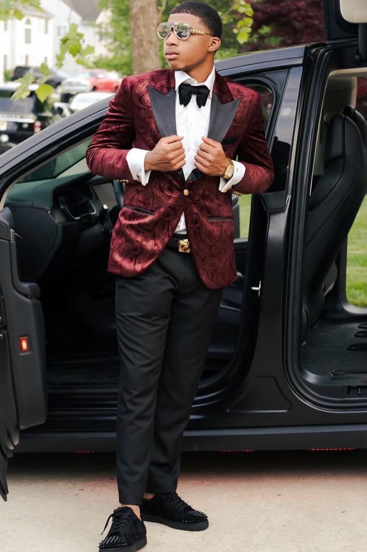 Burgundy Peaked Lapel Jacquard Prom Suit