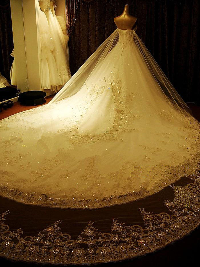 Elegant Long A Line Sweetheart Appliques Crystal Beading Wedding Dress-showprettydress
