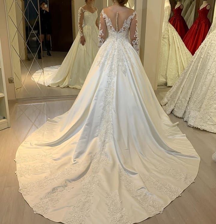 Elegant Long Sleeve A-Line Sweetheart Appliques Lace Pearl Satin Wedding Dress-showprettydress