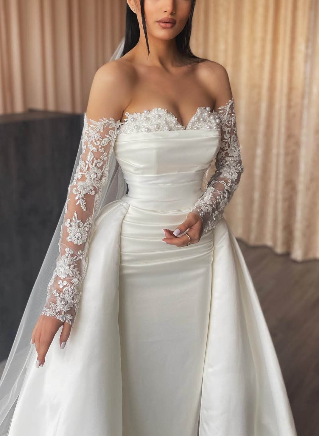 Elegant Sweetheart Detachable Train Lace Sleeves Wedding Dresses-Showprettydress