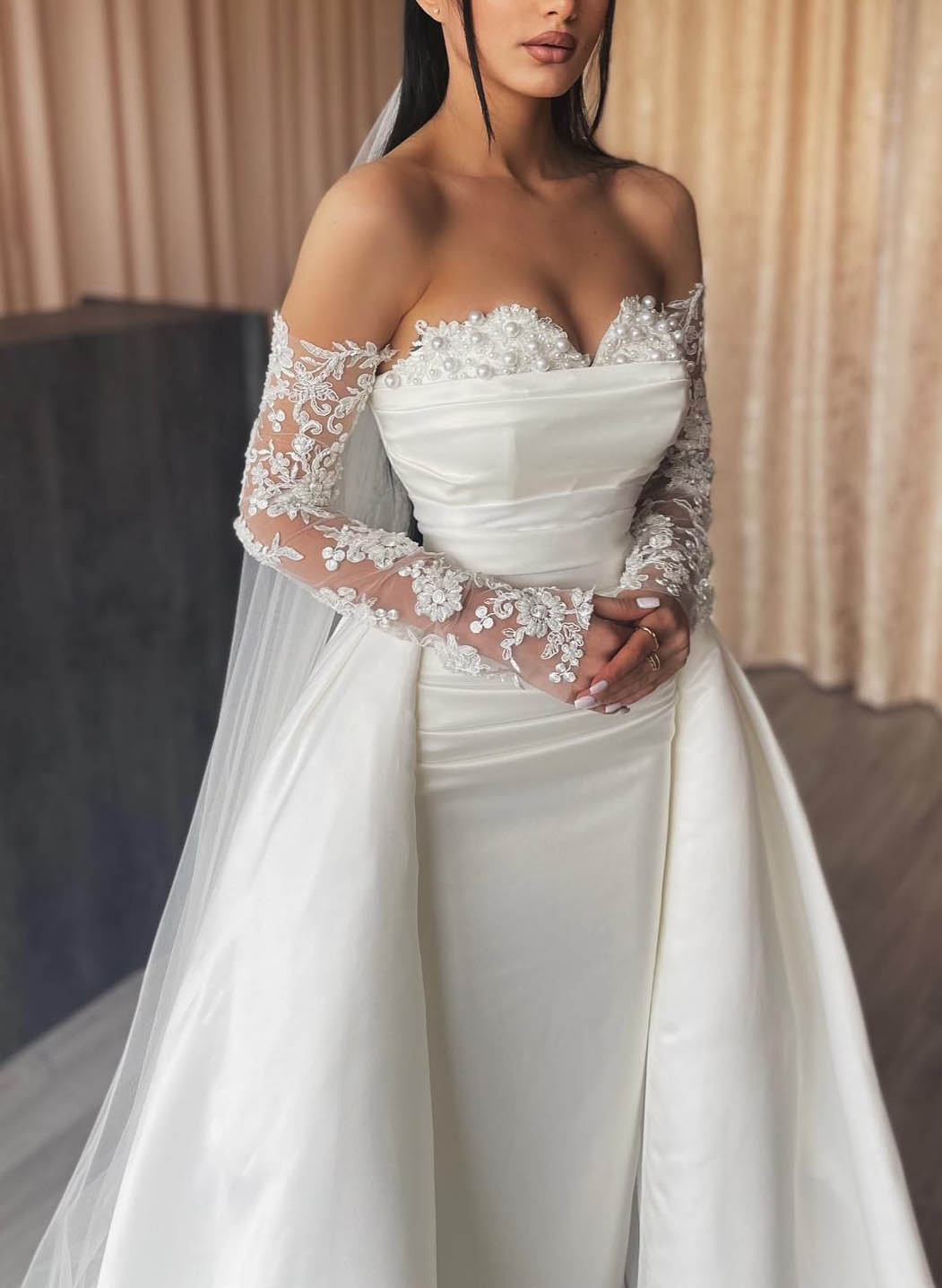 Elegant Sweetheart Detachable Train Lace Sleeves Wedding Dresses-Showprettydress