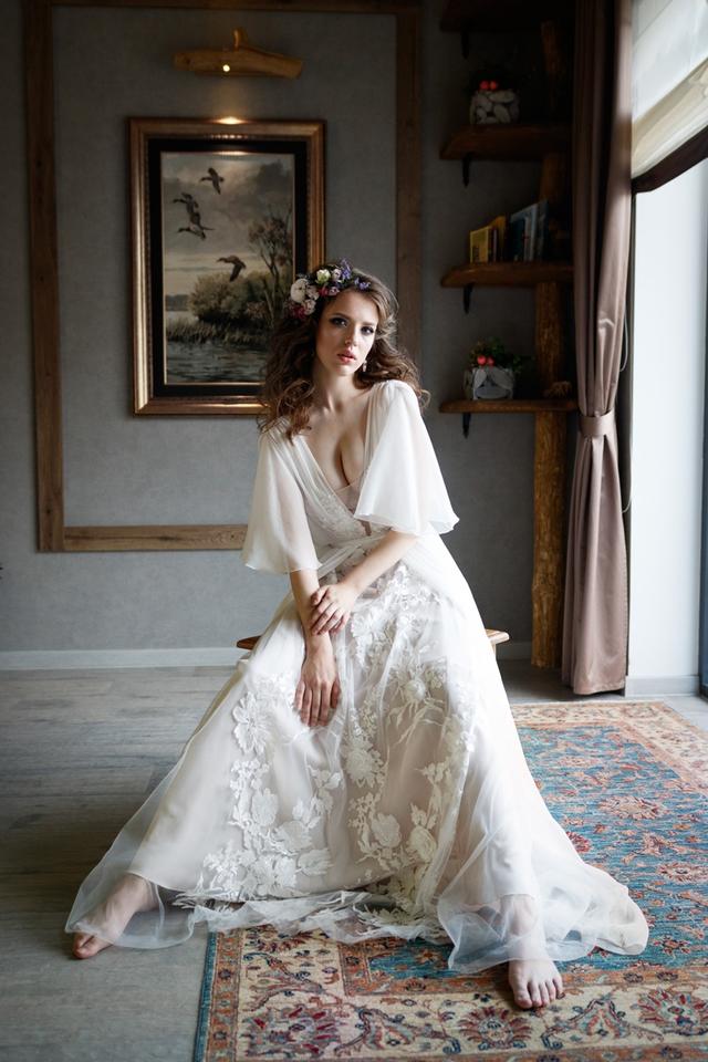 Elegant Wedding Dresses V Neck Half Sleeves Backless Lace Bridal Gown-Showprettydress