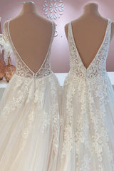 Glamorous Long A-Line Open Back Tulle Appliques Lace Wedding Dress-showprettydress