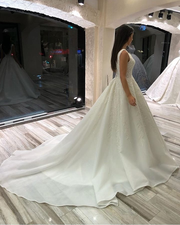 Glamorous Long A-line V-neck Sleeveless Lace Wedding Dress-showprettydress