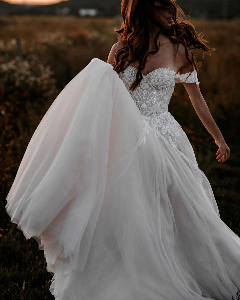 Gorgeous Long A-line Off-the-shoulder Tulle Wedding Dress with Appliques Lace-showprettydress