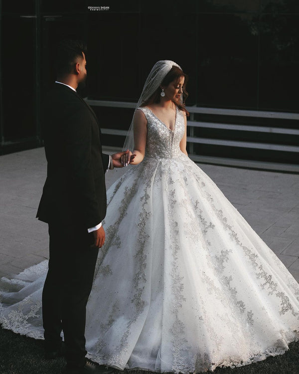 Gorgeous Long Princess V-neck Tulle Lace Appliques Wedding Dress-showprettydress