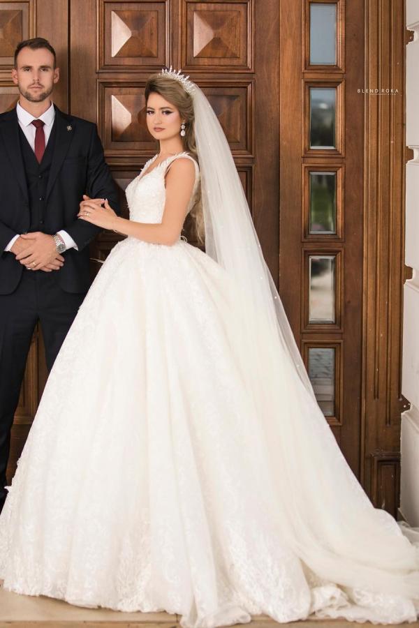 Gorgeous Long Princess V-neck Tulle Lace Wedding Dress-showprettydress