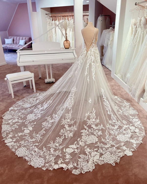 Gorgeous Spaghetti-Straps Lace Wedding Dress Tulle Sleeveless Bridal Gowns-showprettydress