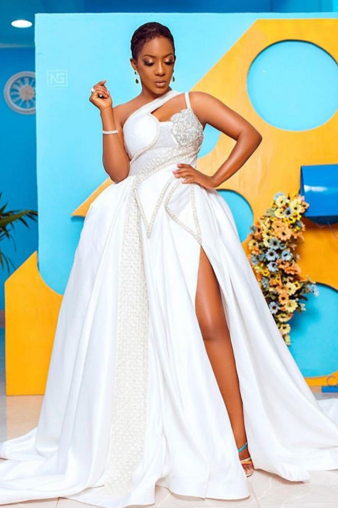 High Fashion One shoulder Keyhole Ball Gown Lace Wedding Dress-showprettydress