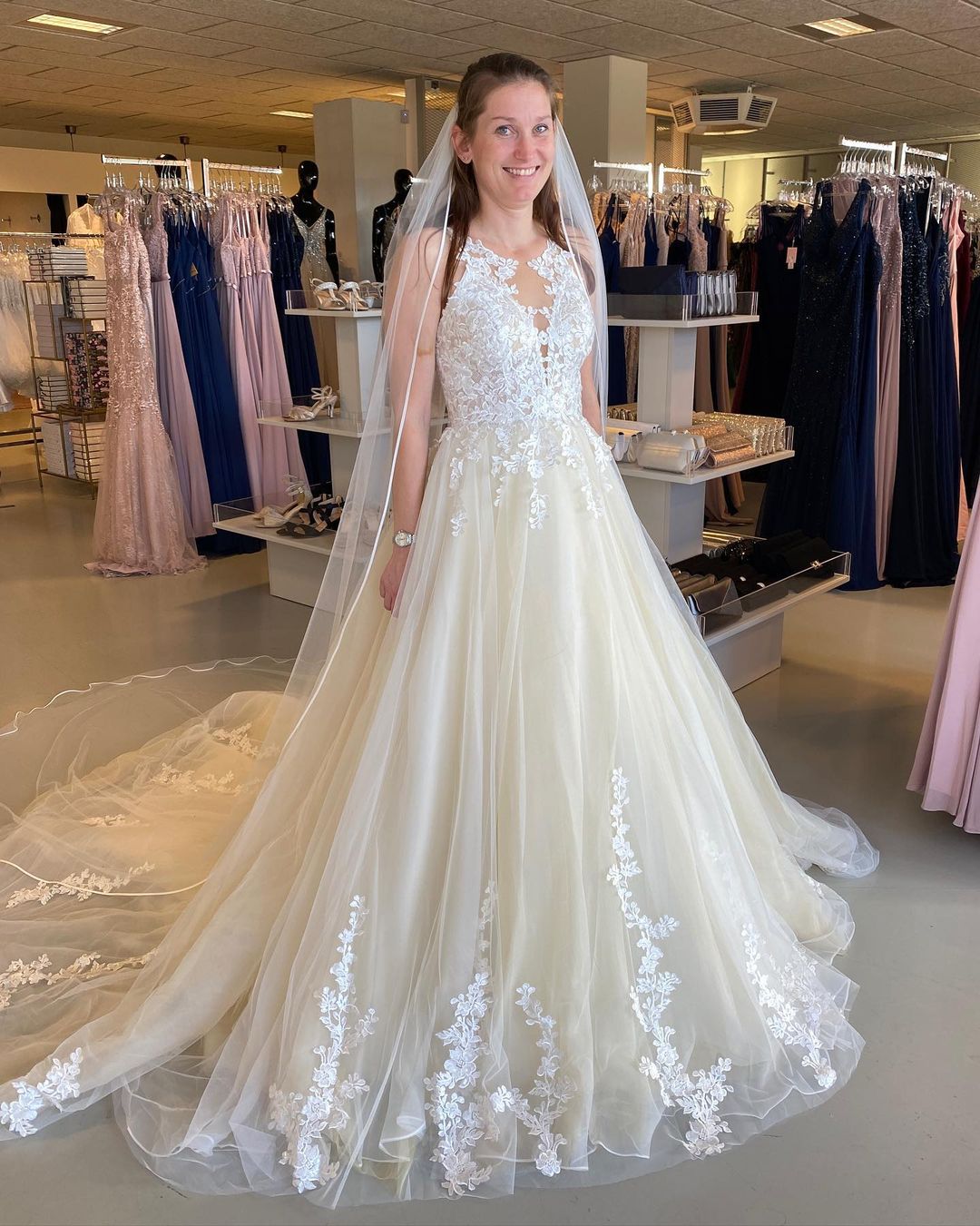 Long A-Line Appliques Lace Tulle Ruffles Backless Wedding Dress-showprettydress