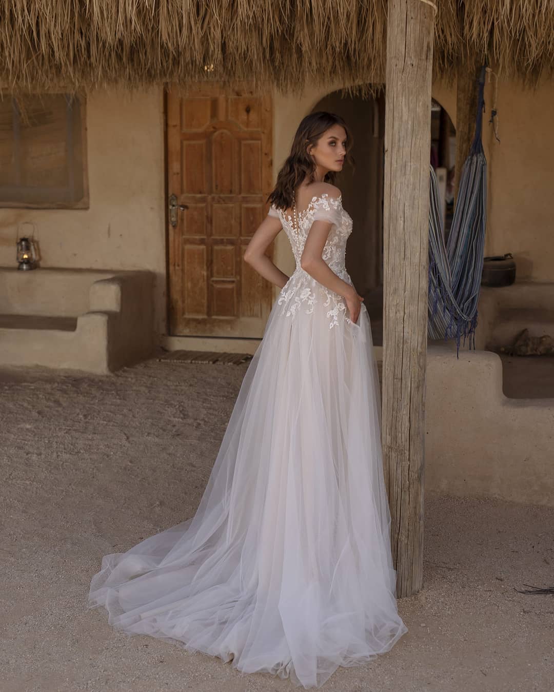 Long A-Line Sweetheart Off-the-Shoulder Appliques Lace Tulle Wedding Dress With Pockets-showprettydress