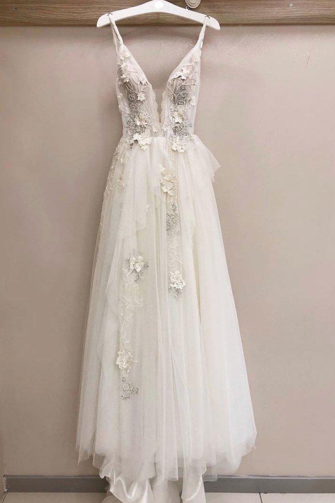 Long A-line Tulle V Neck Lace Applique Wedding Dress-showprettydress