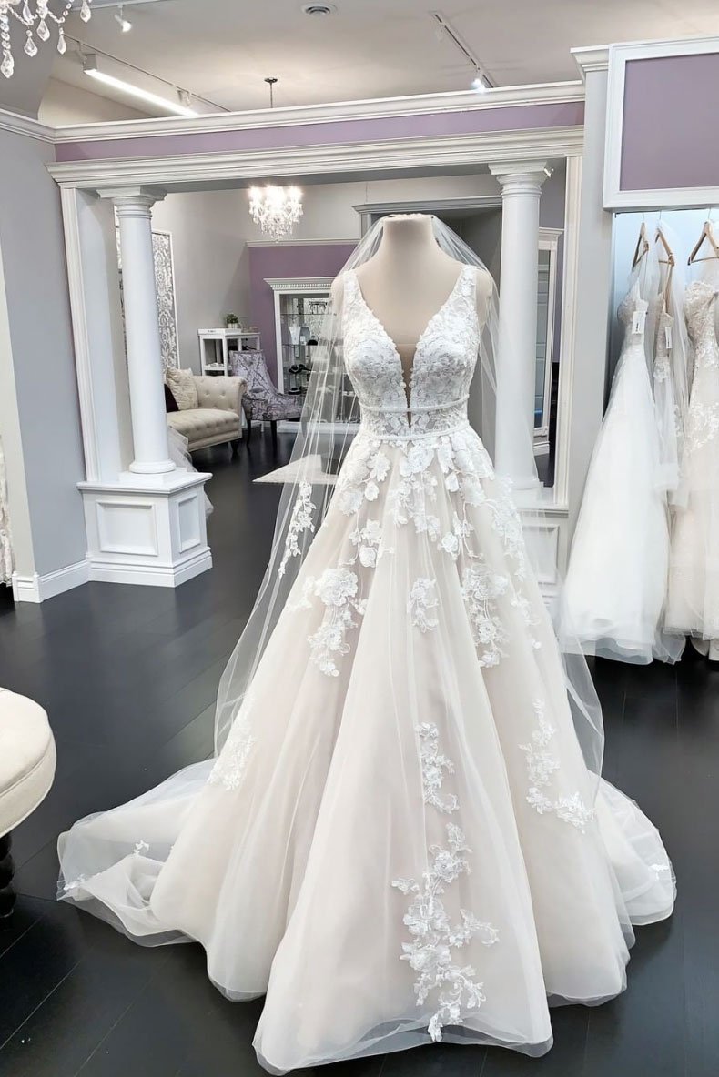Long A-line V-neck Tulle Appliques Lace Wedding Dress-showprettydress
