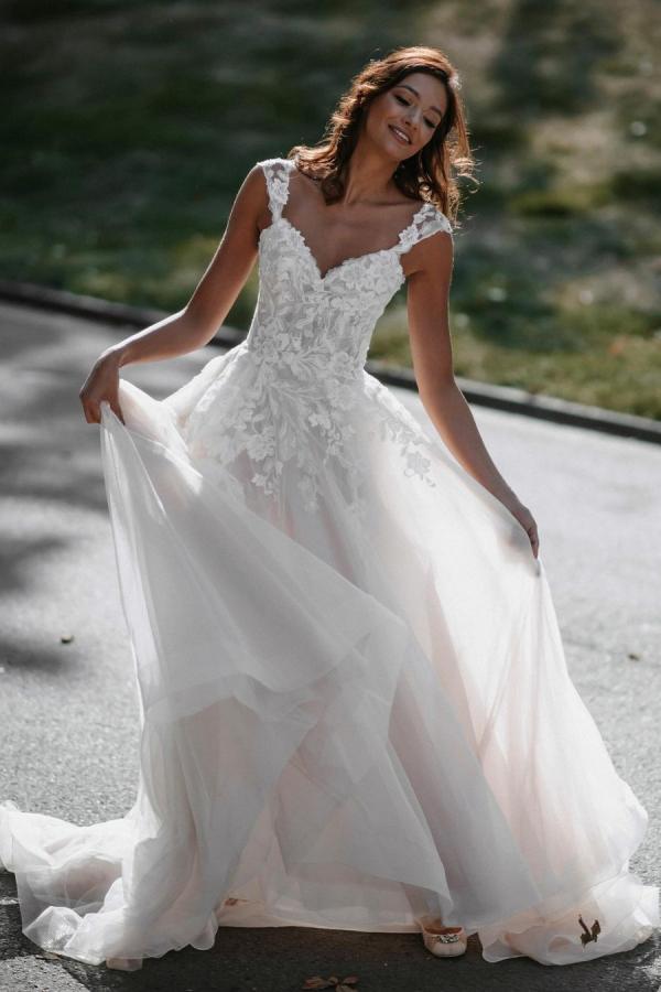 Long A-line V-neck Tulle Backless Lace Wedding Dress-showprettydress