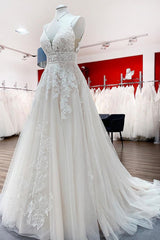 Long A-line V-neck Tulle Sleeveless Appliques Lace Backless Wedding Dress-showprettydress
