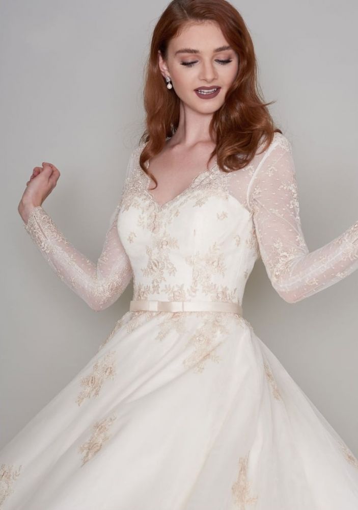 Long Sleevess V neck Ivory Short Lace Summer Wedding Dress-showprettydress