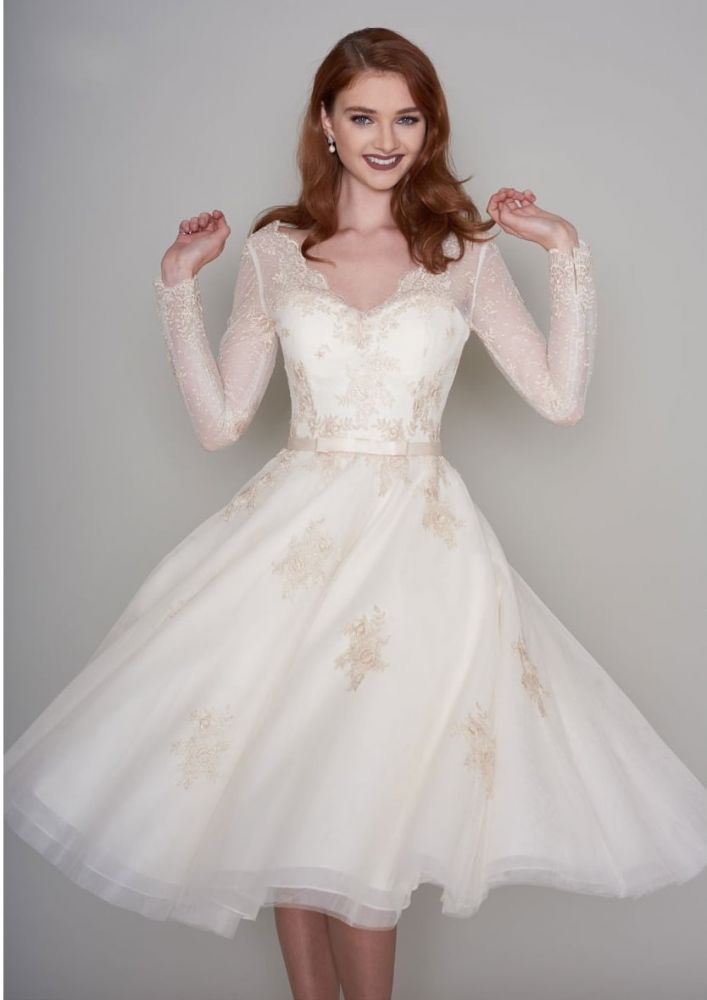 Long Sleevess V neck Ivory Short Lace Summer Wedding Dress-showprettydress
