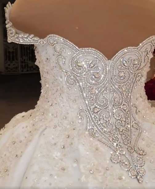 Luxurious Sparkle Beaded Ball Gown Extreme Train Wedding Dress-showprettydress