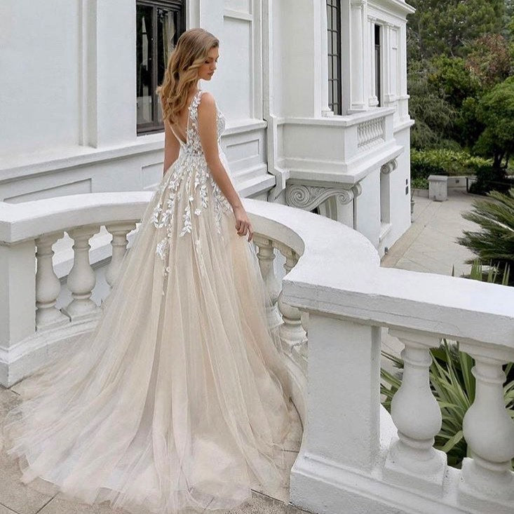 Luxury Long A-line V-neck Tulle Sleeveless Backless Wedding Dress with Lace-showprettydress
