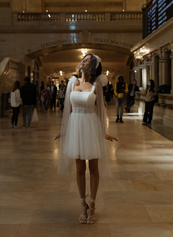 Modern Chic A-line Sleeveless Short Reception Wedding Dresses-Showprettydress