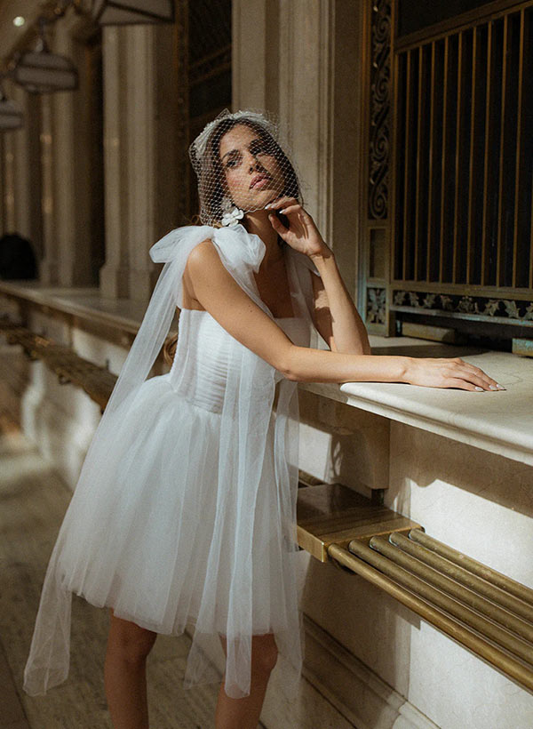 Modern Chic A-line Sleeveless Short Reception Wedding Dresses-Showprettydress