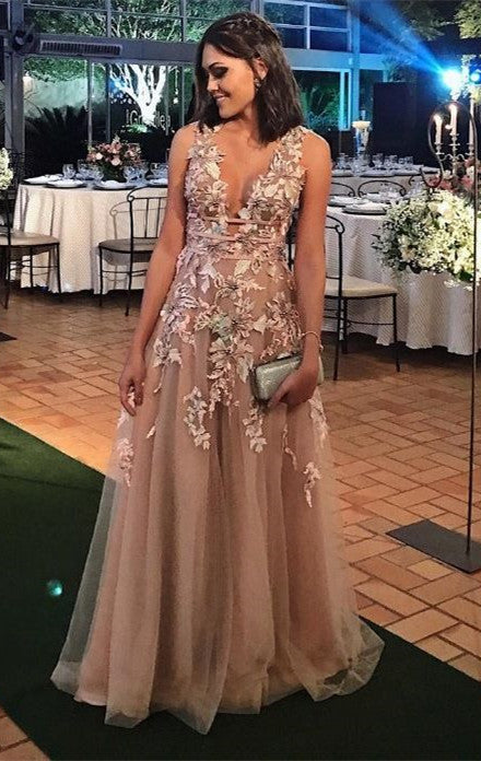 Modern Lace Appliques A-line Straps Sleeveless Long Prom Party Gowns| Plus Size Prom Party Gowns-showprettydress