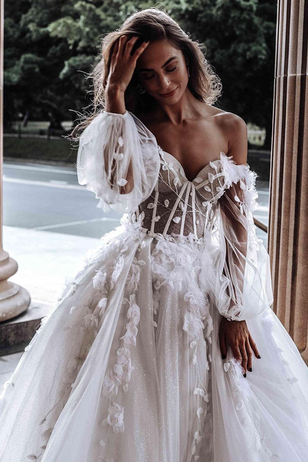 Modern Sweetheart Sleeveless Wedding Dress White 3D Floral Lace Bridal Gown-showprettydress