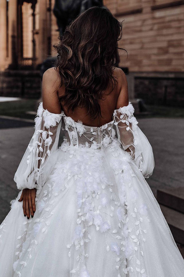 Modern Sweetheart Sleeveless Wedding Dress White 3D Floral Lace Bridal Gown-showprettydress