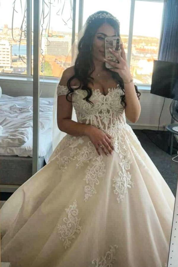 Modest Long A-line Off-the-shoulder Tulle Princess Wedding Dress with Lace-showprettydress